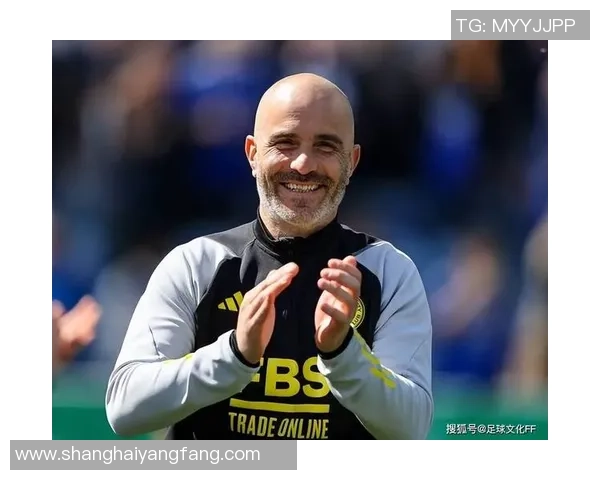 巨星风采闪耀全场足球球星下大巴瞬间引爆球迷热情 巨星风采闪耀全场足球球星下大巴瞬间引爆球迷热情