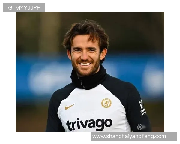 足球后卫球星独特头像集锦 展现坚韧与智慧的防守魅力 足球后卫球星独特头像集锦 展现坚韧与智慧的防守魅力