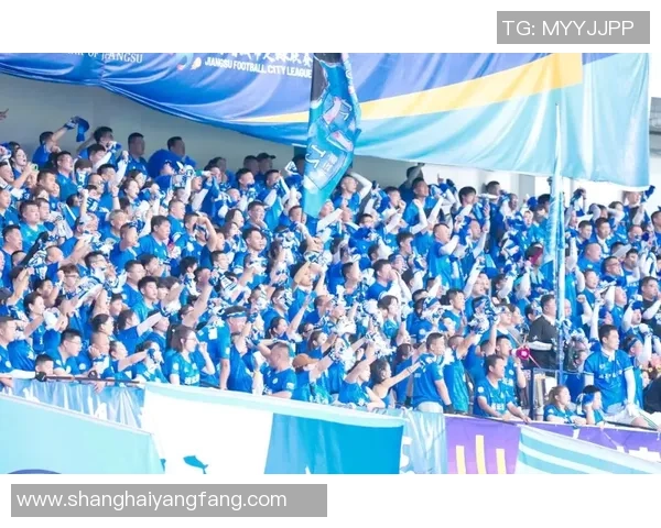 足球巨星收到中国球迷赠送的独特礼物展现深厚情谊和文化交流 足球巨星收到中国球迷赠送的独特礼物展现深厚情谊和文化交流